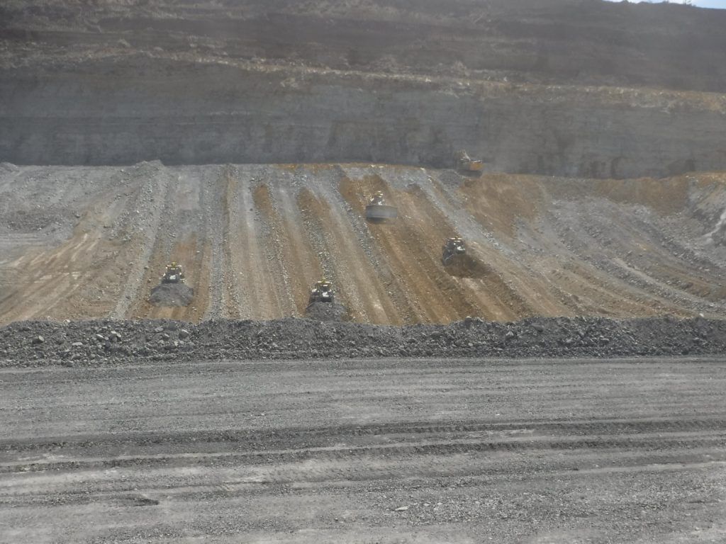 Middlemount Coal Mine - Dozer Push