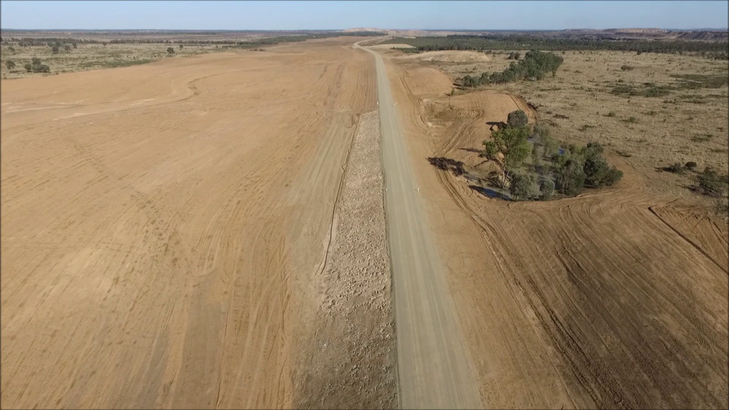 Foxleigh Mine - Cockatoo Creek Diversion Levee Construction